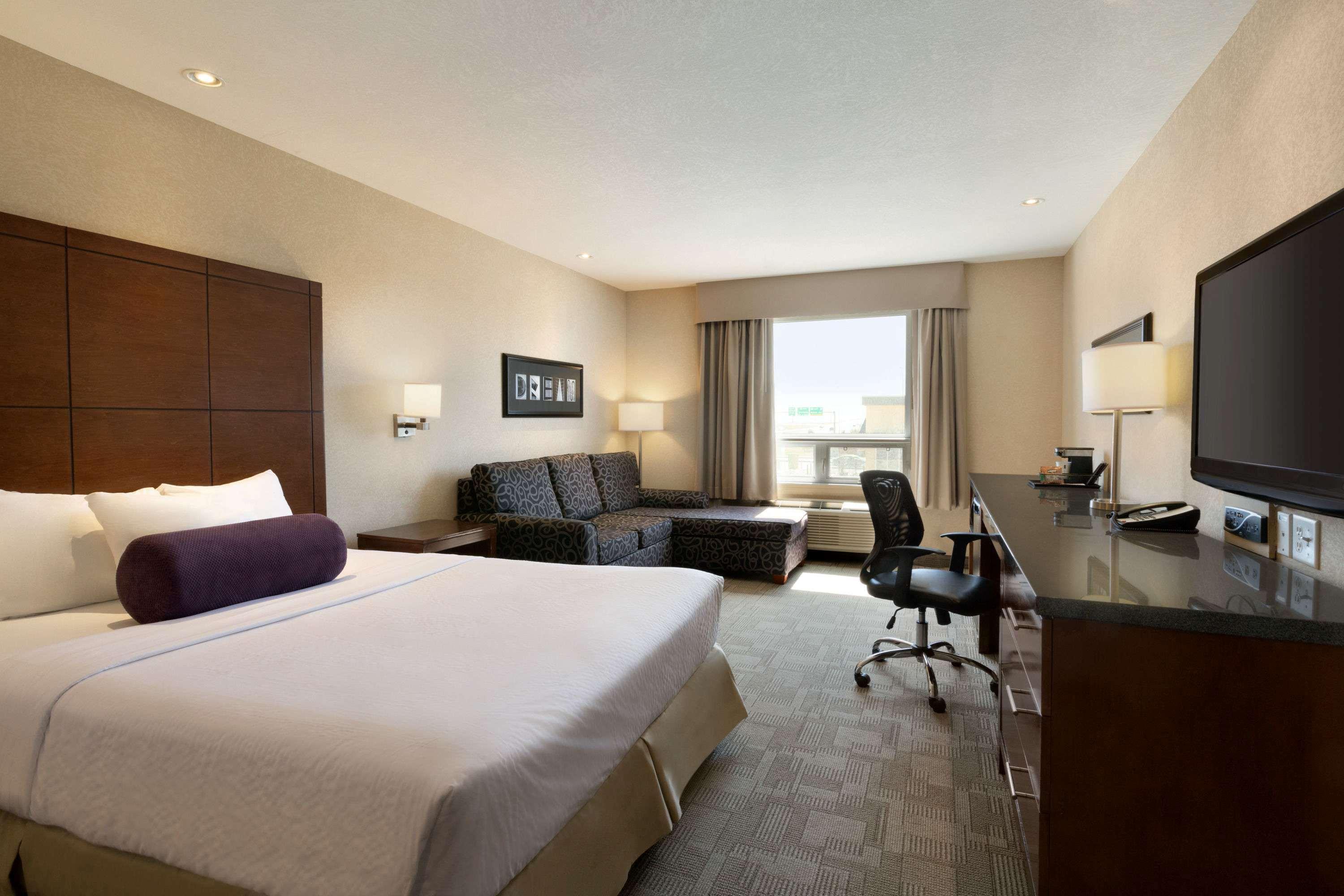 Days Inn By Wyndham Regina Airport West Exteriér fotografie