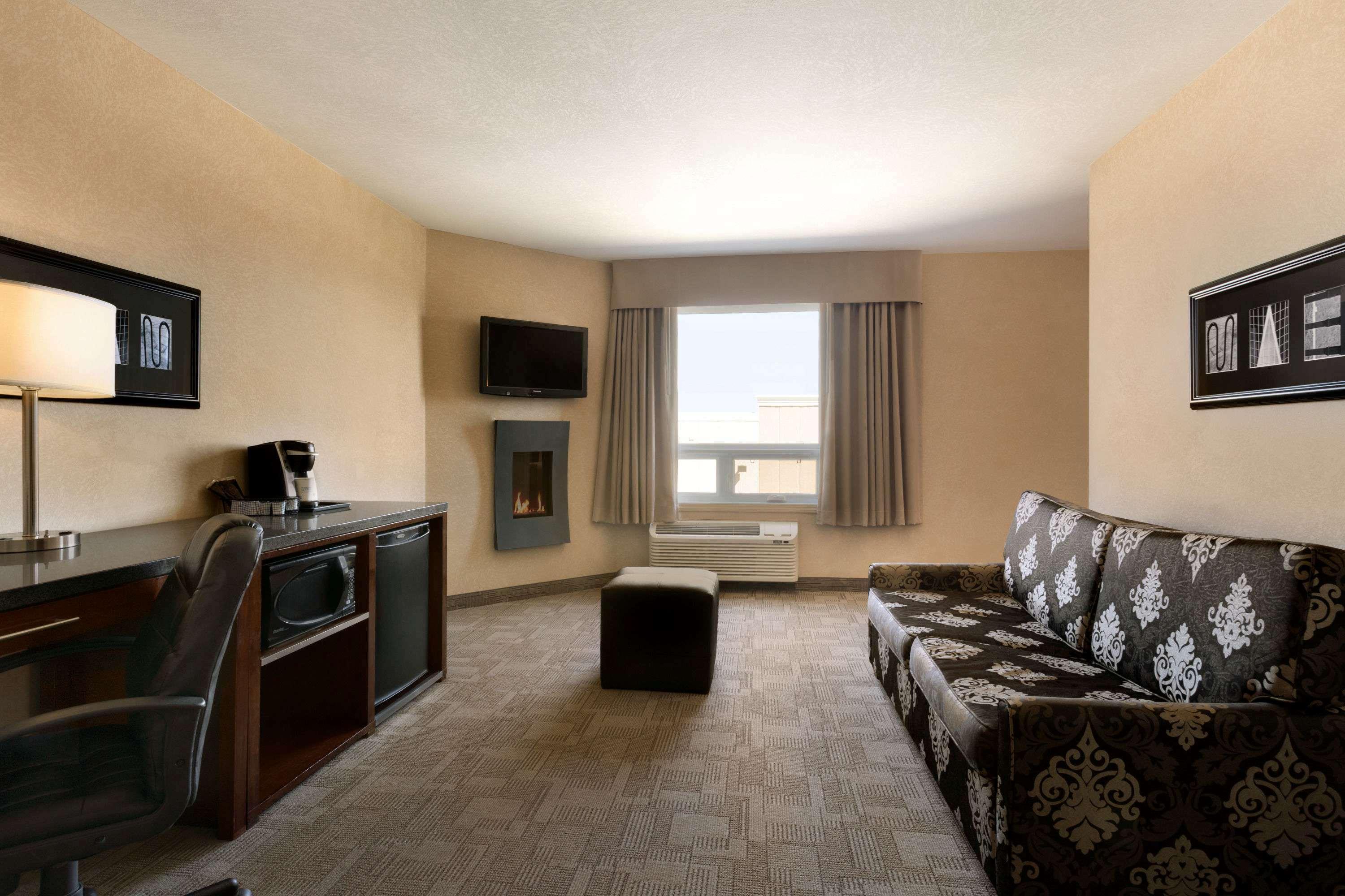 Days Inn By Wyndham Regina Airport West Exteriér fotografie