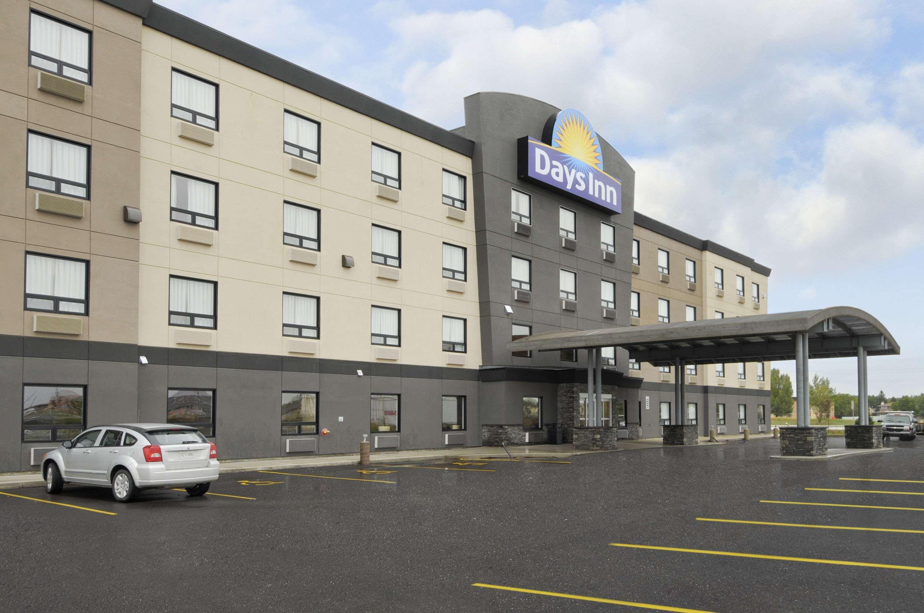 Days Inn By Wyndham Regina Airport West Exteriér fotografie