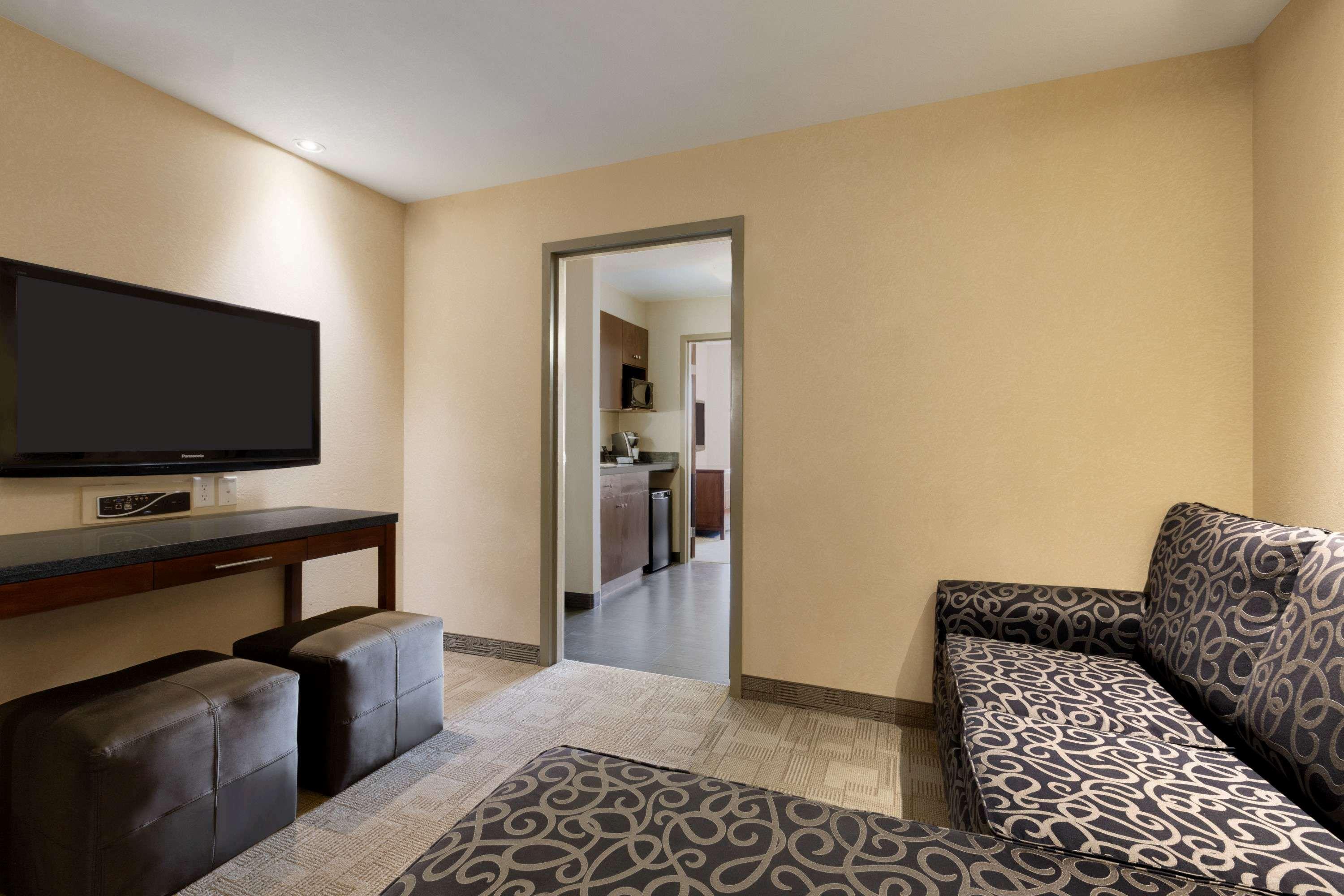 Days Inn By Wyndham Regina Airport West Exteriér fotografie