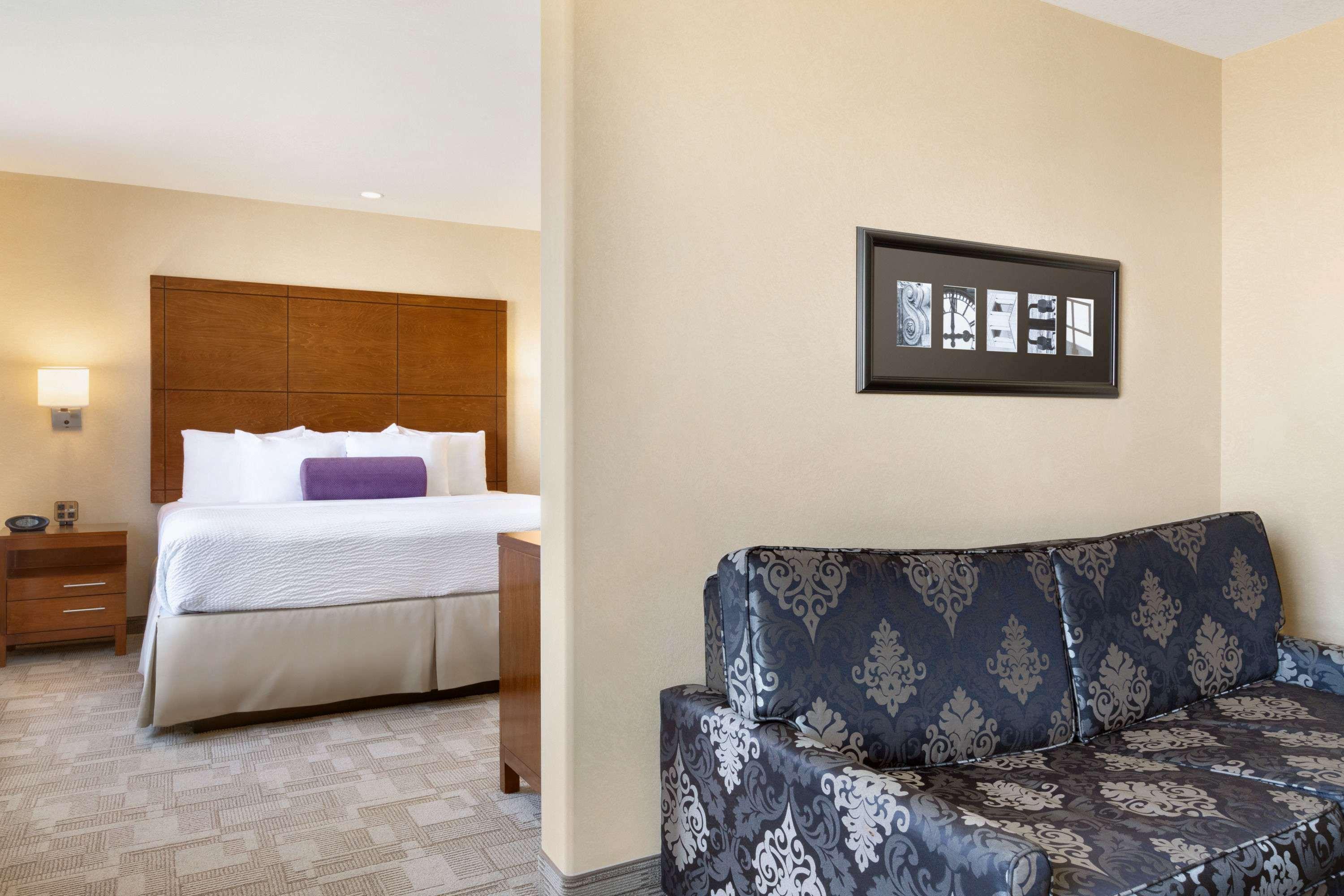 Days Inn By Wyndham Regina Airport West Exteriér fotografie
