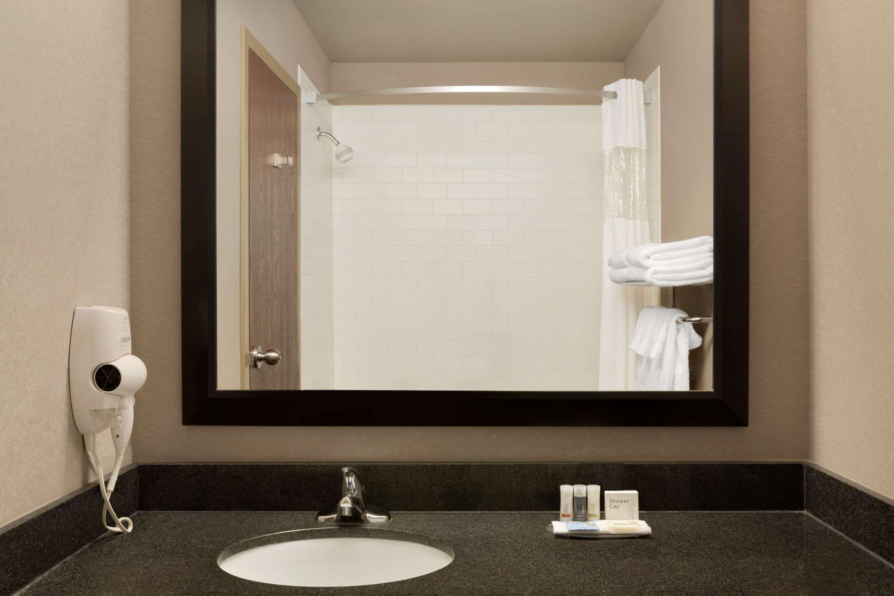 Days Inn By Wyndham Regina Airport West Exteriér fotografie