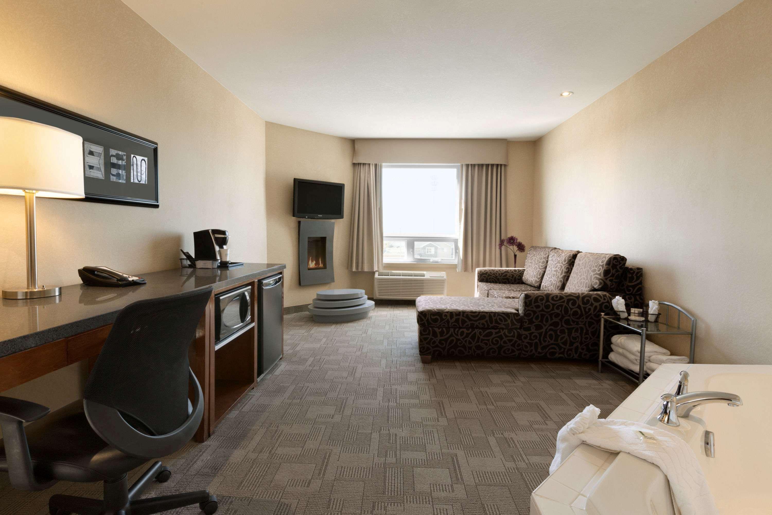 Days Inn By Wyndham Regina Airport West Exteriér fotografie